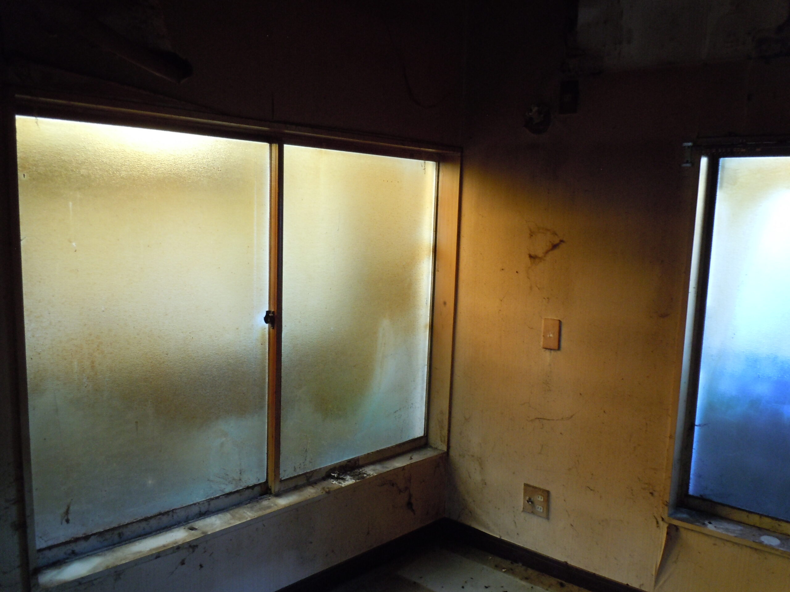 ヤニだらけの部屋