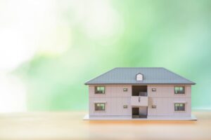 連帯保証人の不動産を差押えることにより、満額の任意支払いの合意を得て、全額回収した事例